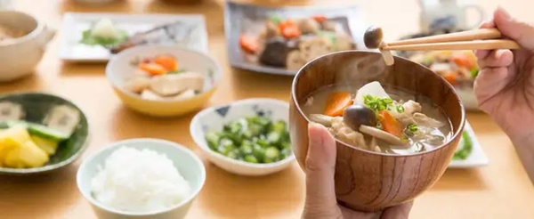 Chuyên gia giải mã cách ăn giúp người Nhật sống thọ, ít bệnh: Người Việt thừa sức làm được-1