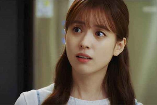 Thấy tôi làm ở quán cơm, cô hàng xóm lên tiếng mỉa mai, ai ngờ nhận cái kết đắng