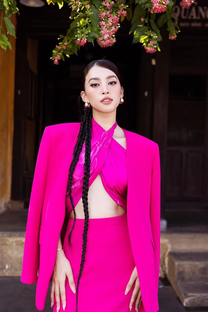 Đỗ Thị Hà, Thuỳ Tiên và dàn hậu khoe dáng nóng bỏng khi mặc áo blazer với nội y-13