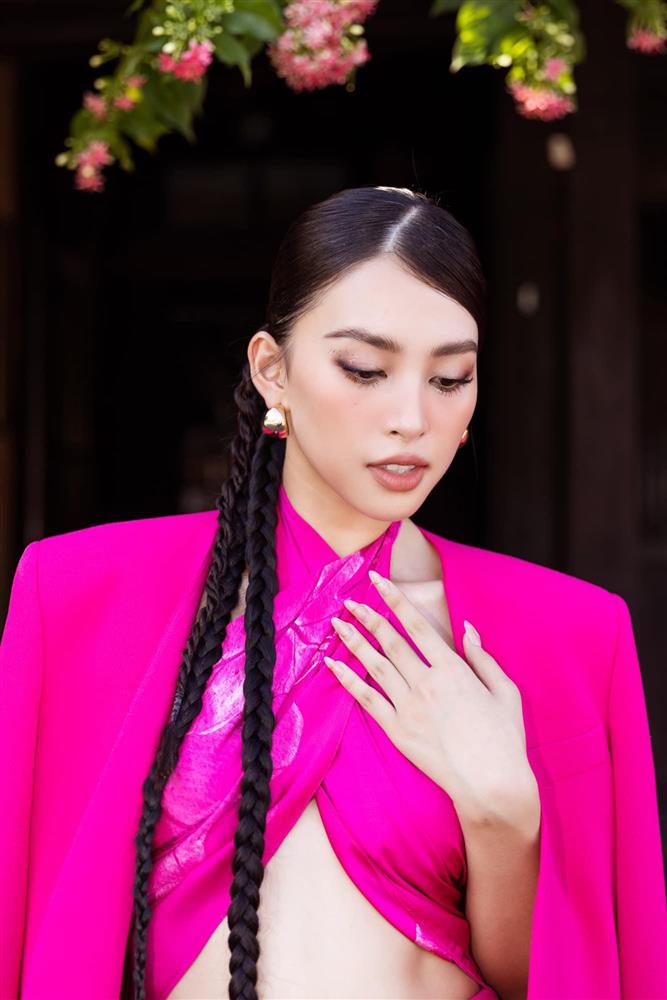 Đỗ Thị Hà, Thuỳ Tiên và dàn hậu khoe dáng nóng bỏng khi mặc áo blazer với nội y-14