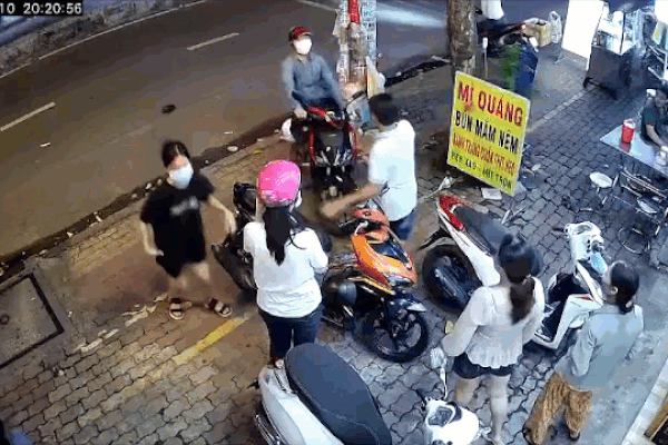 Thanh niên trèo vào nhà trộm tài sản dù có người đang ngủ-1