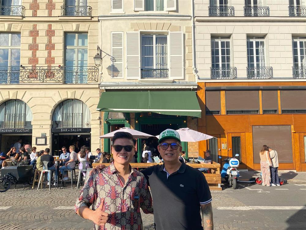 Quang Hải bất ngờ check-in ở Pháp, phải chăng sắp xuất ngoại?-1