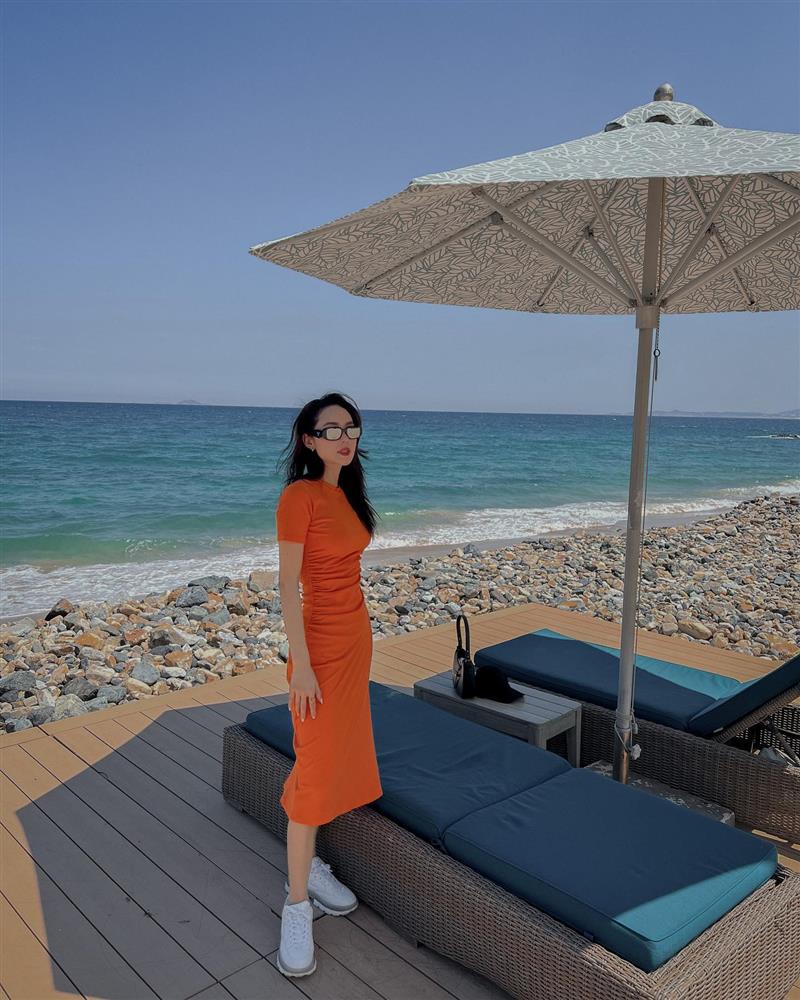 3 bí kíp diện đồ giúp Minh Hằng luôn trẻ trung hơn tuổi U40-5