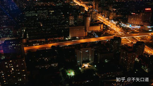 Ghét đám cưới truyền thống khách sạn, cô dâu tự tổ chức hôn lễ ngoài trời nhỏ xinh với 30 khách!-2