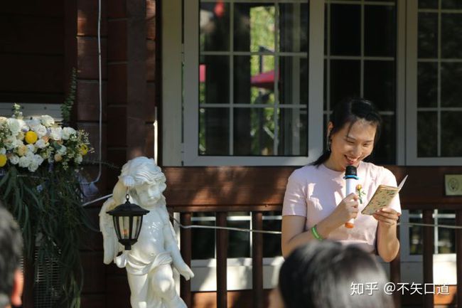 Ghét đám cưới truyền thống khách sạn, cô dâu tự tổ chức hôn lễ ngoài trời nhỏ xinh với 30 khách!-9