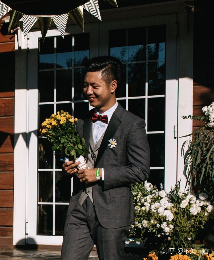 Ghét đám cưới truyền thống khách sạn, cô dâu tự tổ chức hôn lễ ngoài trời nhỏ xinh với 30 khách!-11