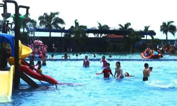 Bé 10 tuổi tử vong tại hồ bơi-1