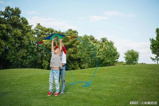 Khi con về nói Mẹ ơi bạn không chơi với con cha mẹ có EQ cao sẽ dạy trẻ như thế này-3