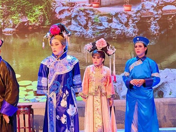 Hoài Linh bật khóc khi diễn cải lương-3