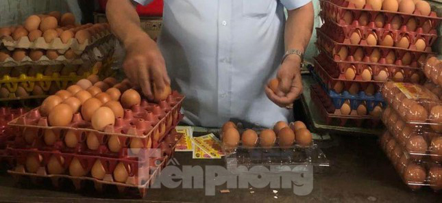 Từ 15/6, giá trứng gà, vịt bình ổn tăng 2.000 đồng/chục-1