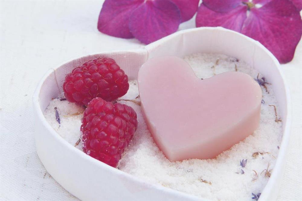 Tủ quần áo toàn đồ sạch mà vẫn hôi như cú, chị em tiện tay vứt thứ này vào mai thơm nức mũi-3