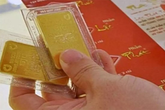 Giá vàng lùi về mốc 66 triệu/lượng