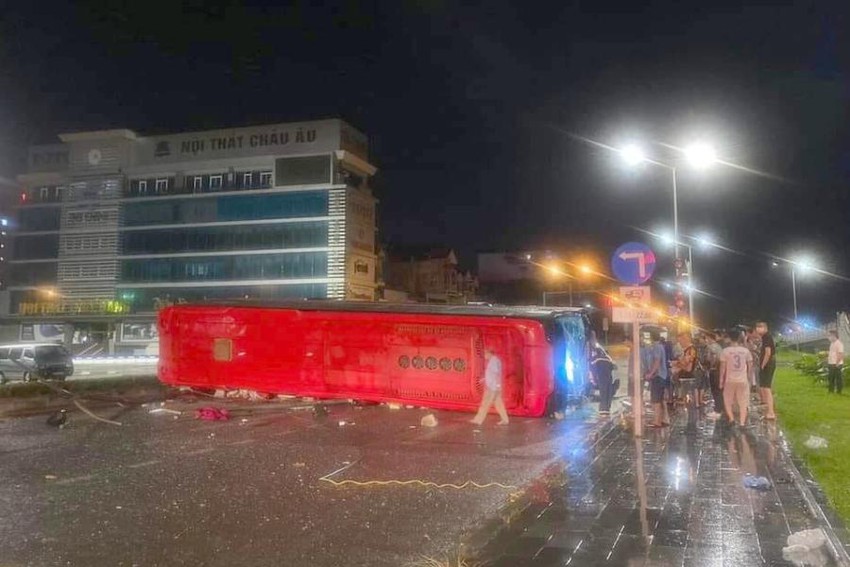 Về chịu tang bà nội 112 tuổi thì bị lật xe khách, cháu tử vong-1