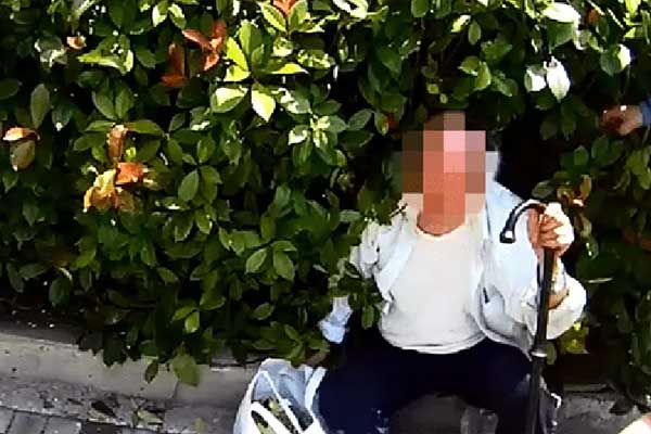 Cụ ông 90 tuổi trốn con, đi bộ 8km thăm vợ nằm viện-1