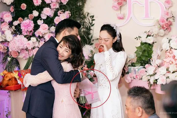 Biệt thự của ca sĩ Minh Hằng lộng lẫy ngày vu quy-22