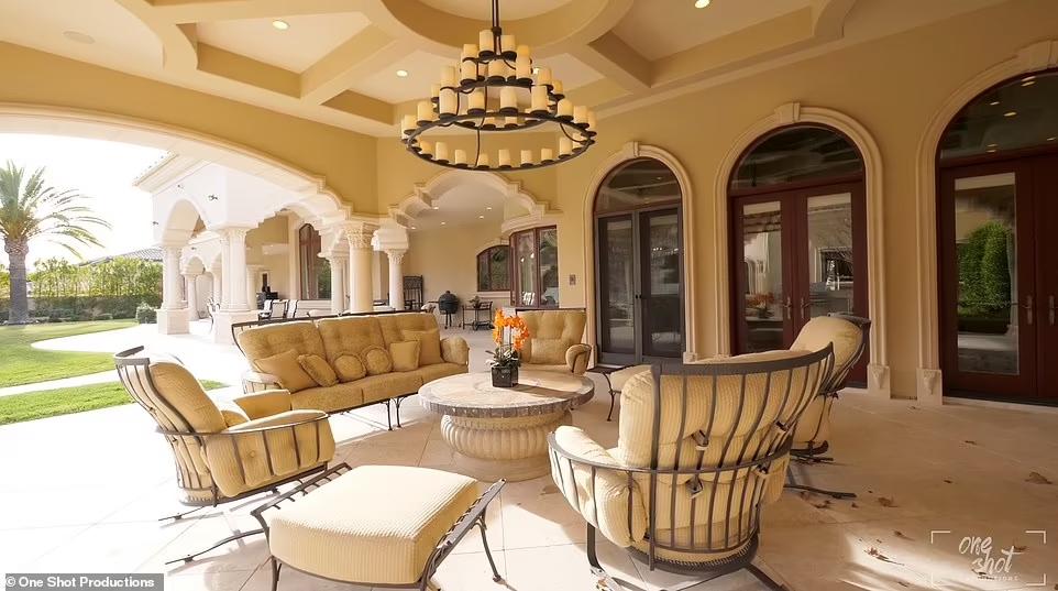 Britney Spears chi 271 tỷ mua biệt thự khủng sống cùng chồng mới-13