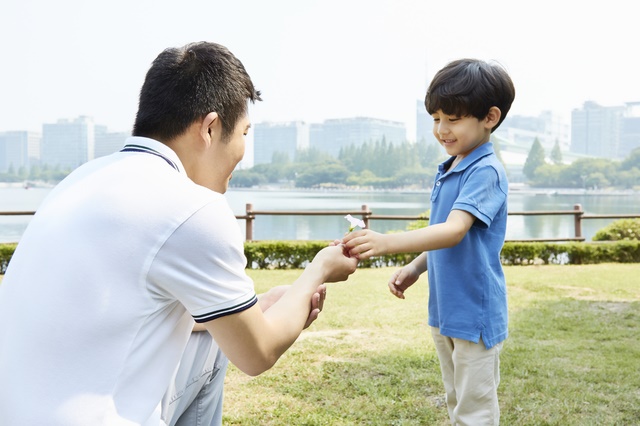 5 thói quen xấu của người cha có thể PHÁ HỎNG cả tương lai con cái: Có những điều nhỏ nhặt nhưng để lại hệ lụy khôn lường-1
