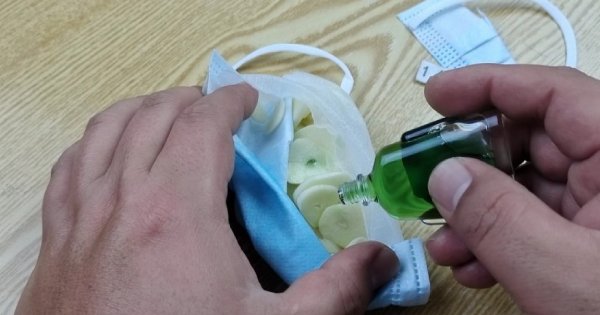 Đổ dầu gió lên tỏi tưởng việc ngược đời, ai ngờ lợi ích tuyệt vời, không phải ai cũng biết-3