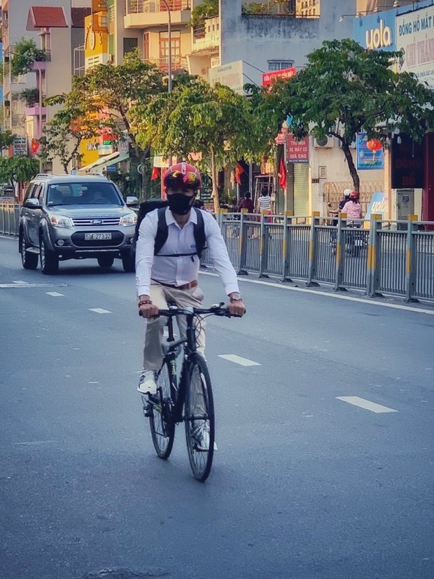 Đạp xe đi làm bùng nổ thời xăng tăng và bão giá bị nhiều người cho là phi thực tế, vậy người trong cuộc nói gì?-1