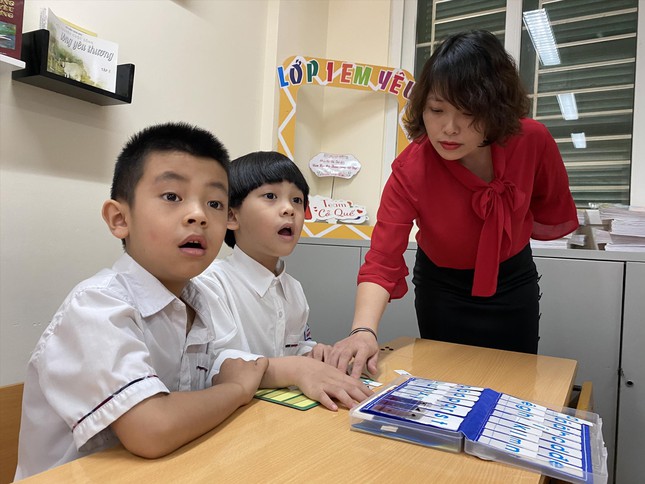 Gánh nặng giá sách giáo khoa-Bài 3: Trường thành kênh phân phối SGK?-1