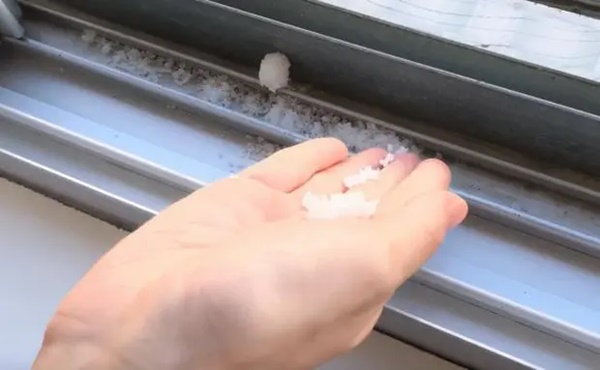 4 cách làm sạch khe cửa sổ cực đơn giản và dễ dàng-2