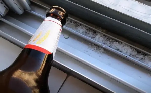 4 cách làm sạch khe cửa sổ cực đơn giản và dễ dàng-3