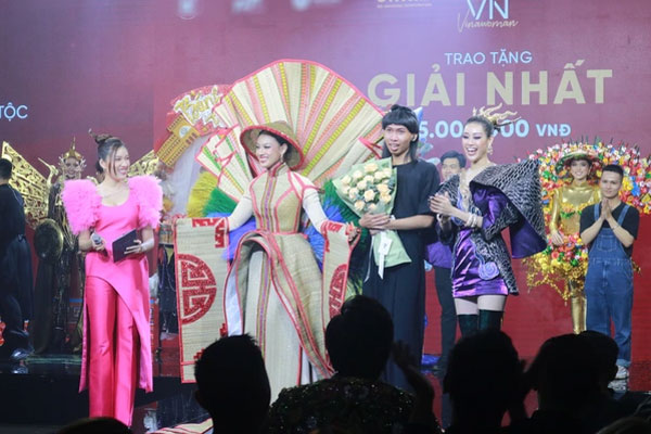 Khoảnh khắc Á hậu 1 hốt hoảng vì tưởng nhầm mình giành giải Hoa hậu Hoàn vũ Campuchia gây sốt-6