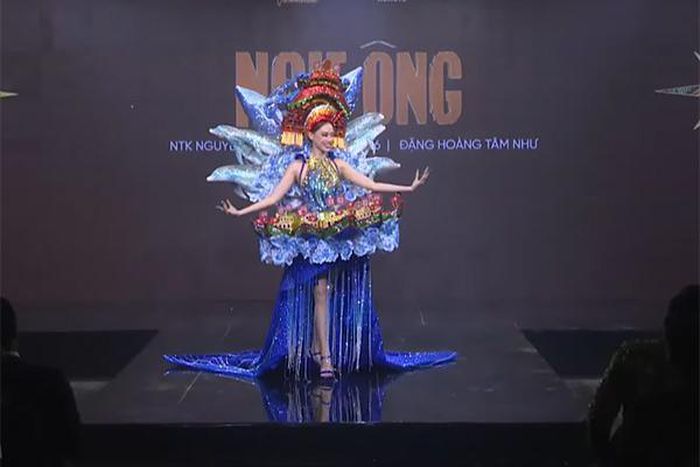 Trang phục dân tộc gây tranh cãi của Hoa hậu Hoàn vũ Việt Nam 2022-10