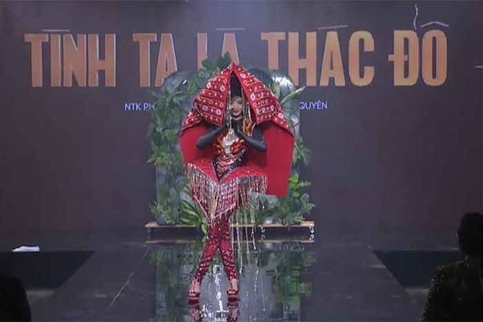 Trang phục dân tộc gây tranh cãi của Hoa hậu Hoàn vũ Việt Nam 2022-14