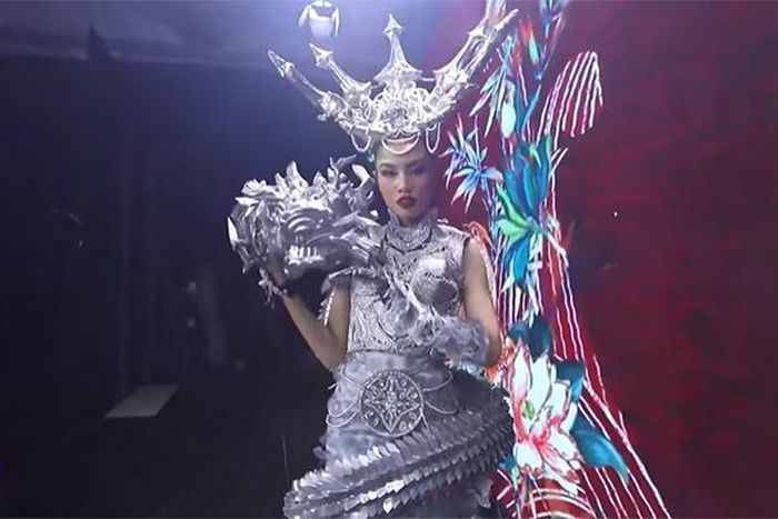Trang phục dân tộc gây tranh cãi của Hoa hậu Hoàn vũ Việt Nam 2022-13
