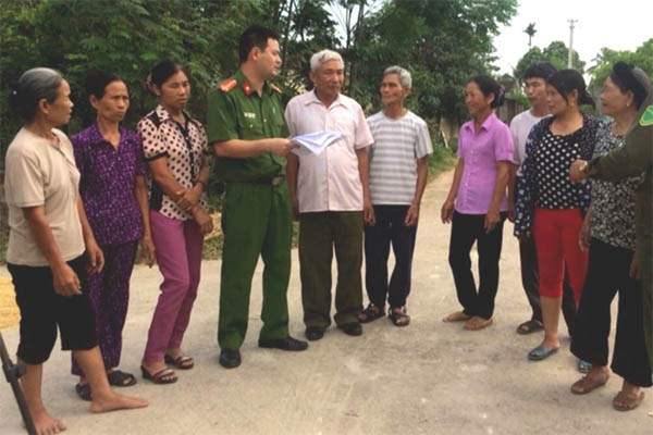 Nữ sinh ở TP.HCM bị lột nữ trang và điện thoại khi rời khỏi trường-2