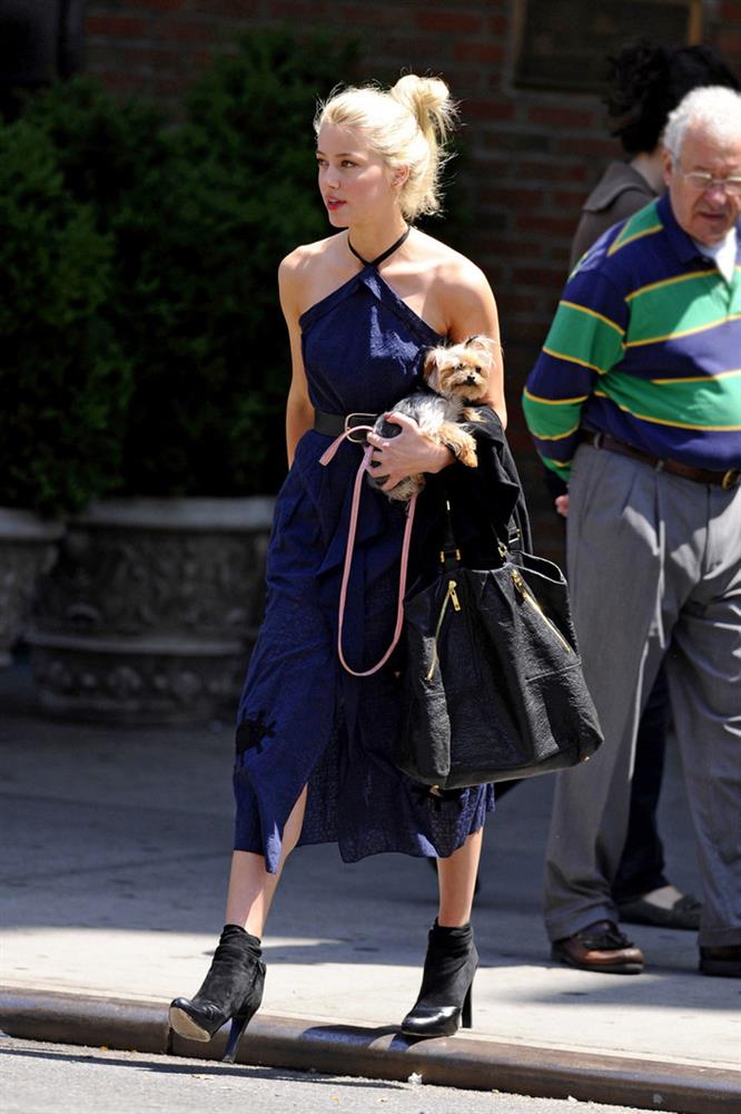 Street style của Amber Heard: Đơn giản, sành điệu chẳng cần cố-11