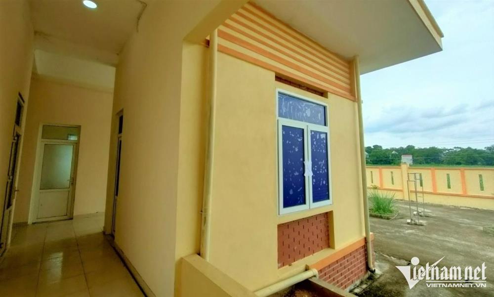 Bắt quả tang vợ ‘tòm tem’ cùng chủ tịch xã ở Thanh Hóa trong công sở-2