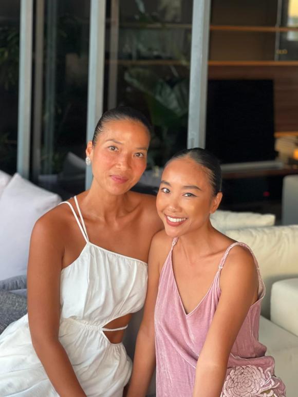 Đoan Trang khoe được Thu Minh và Bằng Lăng qua chơi nhà, lộ góc view không gian sống cực xịn xò ở Singapore-1