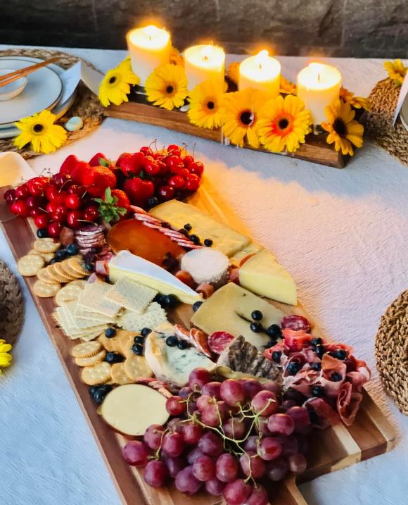 Đoan Trang khoe được Thu Minh và Bằng Lăng qua chơi nhà, lộ góc view không gian sống cực xịn xò ở Singapore-9