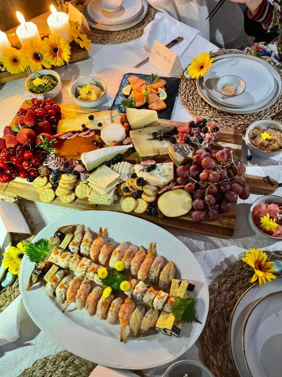 Đoan Trang khoe được Thu Minh và Bằng Lăng qua chơi nhà, lộ góc view không gian sống cực xịn xò ở Singapore-10