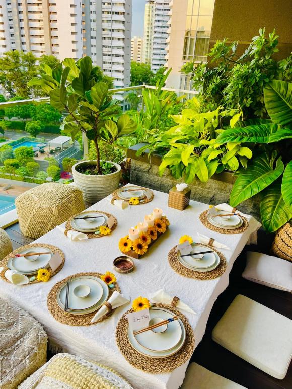 Đoan Trang khoe được Thu Minh và Bằng Lăng qua chơi nhà, lộ góc view không gian sống cực xịn xò ở Singapore-12