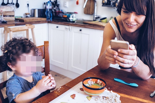 Trẻ vô tình bị trầm cảm do bố mẹ thường xuyên làm việc này mỗi ngày-2