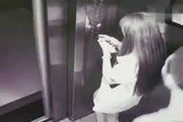 Clip: Đứng chờ xe buýt, cô gái bị tên biến thái lao tới cưỡng hôn-1