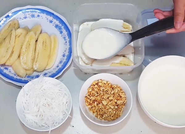 Trời nắng nóng, mẹ đảm học cách làm kem chuối sữa chua với sữa đặc đơn giản tại nhà-1