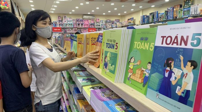 Gánh nặng giá sách giáo khoa: Vì đâu nên nỗi?-1