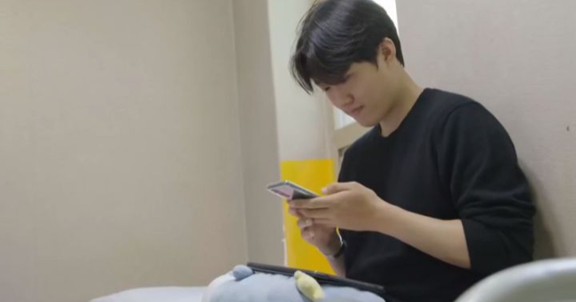 Căn phòng 5m2 ở thành phố phồn hoa hé lộ hiện thực: Con người sống trong cái hộp đang gồng mình để thay đổi số phận-6