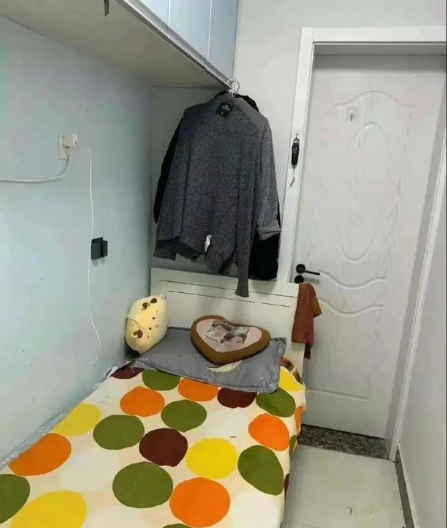 Căn phòng 5m2 ở thành phố phồn hoa hé lộ hiện thực: Con người sống trong cái hộp đang gồng mình để thay đổi số phận-1