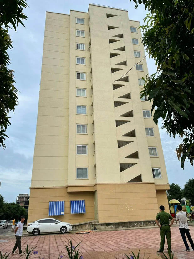 Người đàn ông rơi từ tầng cao chung cư tử vong lúc sáng sớm-1