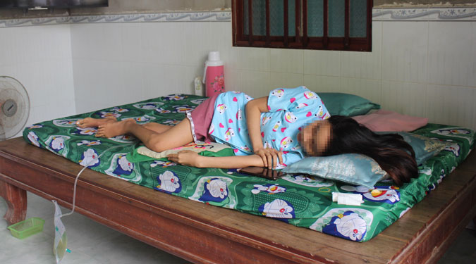 Vén màn dịch vụ quái đản núp bóng quán karaoke: Hoàn cảnh đáng thương của cô gái nhảy lầu-2