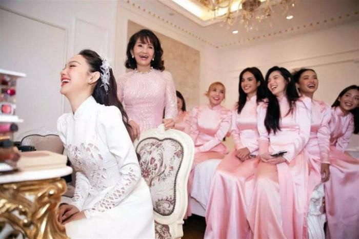 Điều ít biết về người phụ nữ quyền lực xuất hiện trong đám cưới Minh Hằng