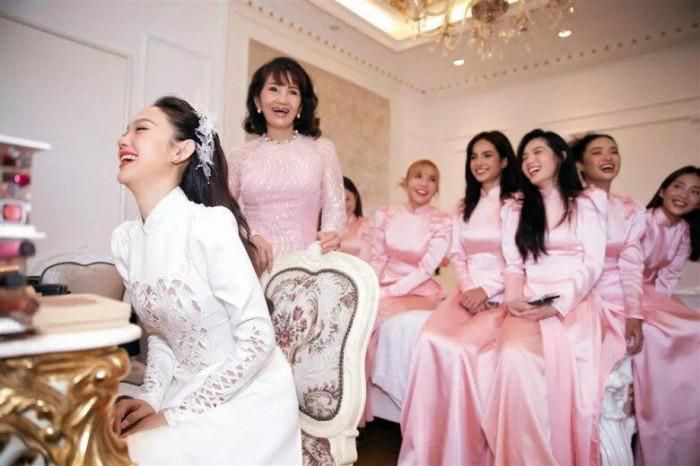 Điều ít biết về người phụ nữ quyền lực xuất hiện trong đám cưới Minh Hằng-3