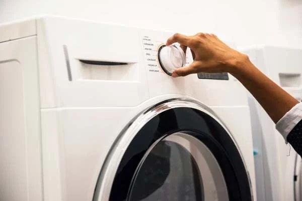 Trên thân máy giặt có một nút nhỏ quan trọng, biết sử dụng tiết kiệm tiền triệu mỗi năm-2