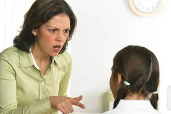 Cha mẹ thường xuyên la mắng con, trẻ lớn lên sẽ có 3 sự khác biệt đau lòng: Phụ huynh cần thay đổi ngay để tránh làm con tổn thương