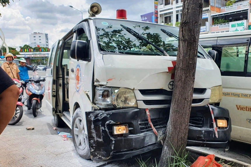 Vì sao kẻ ngáo đá trộm được xe cứu thương trong bệnh viện?-1